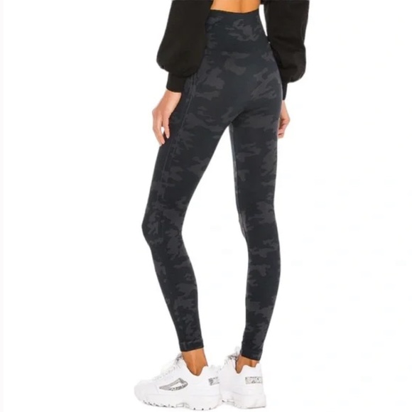 Spanx Look at Me Now High-Waisted Seamless Leggings - Picture 2 of 3